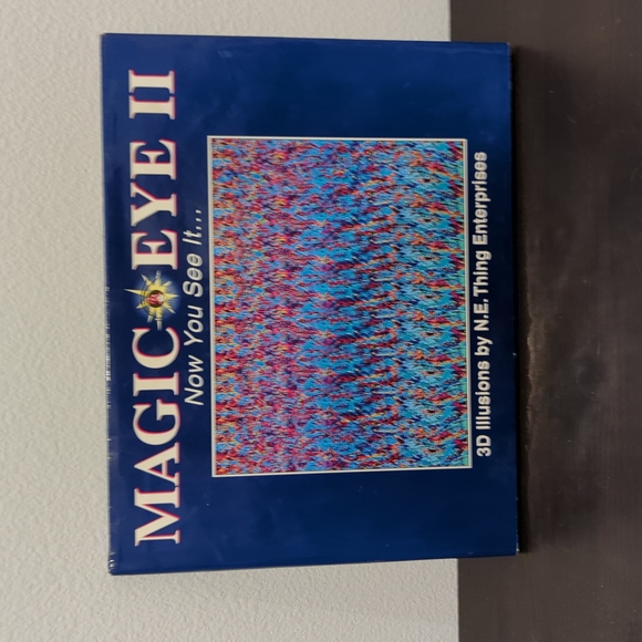 Magic Eye 2: 3D Illusions by N.E. Thing Enterprises Book - Picture 1 of 9